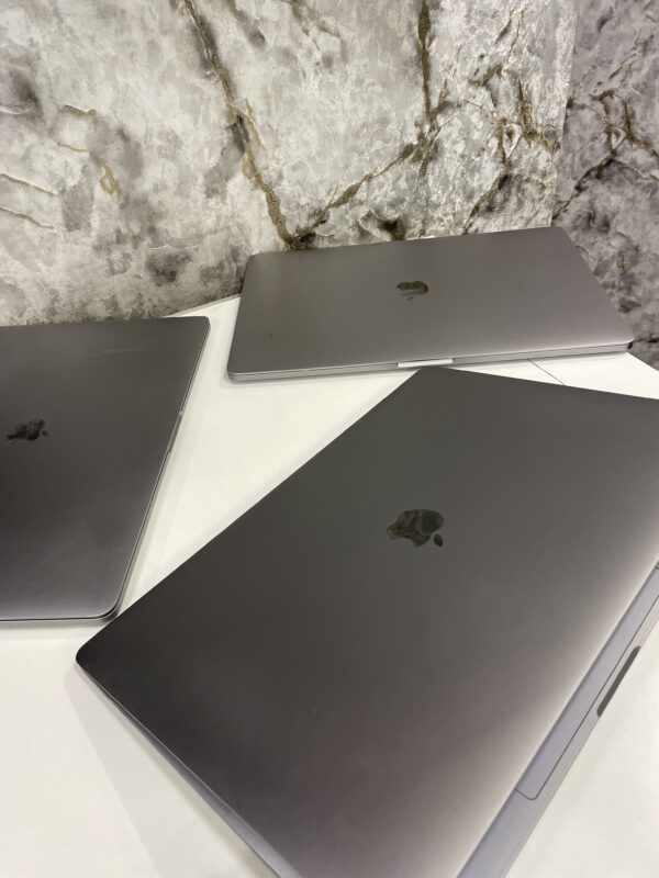 MacBook A1990