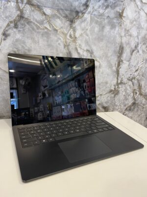 Microsoft Surface 1868.